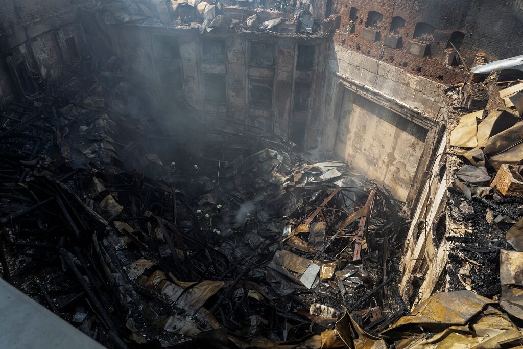 Destruição provocada pelos ataques russos a Kharkiv, no Nordeste da Ucrânia