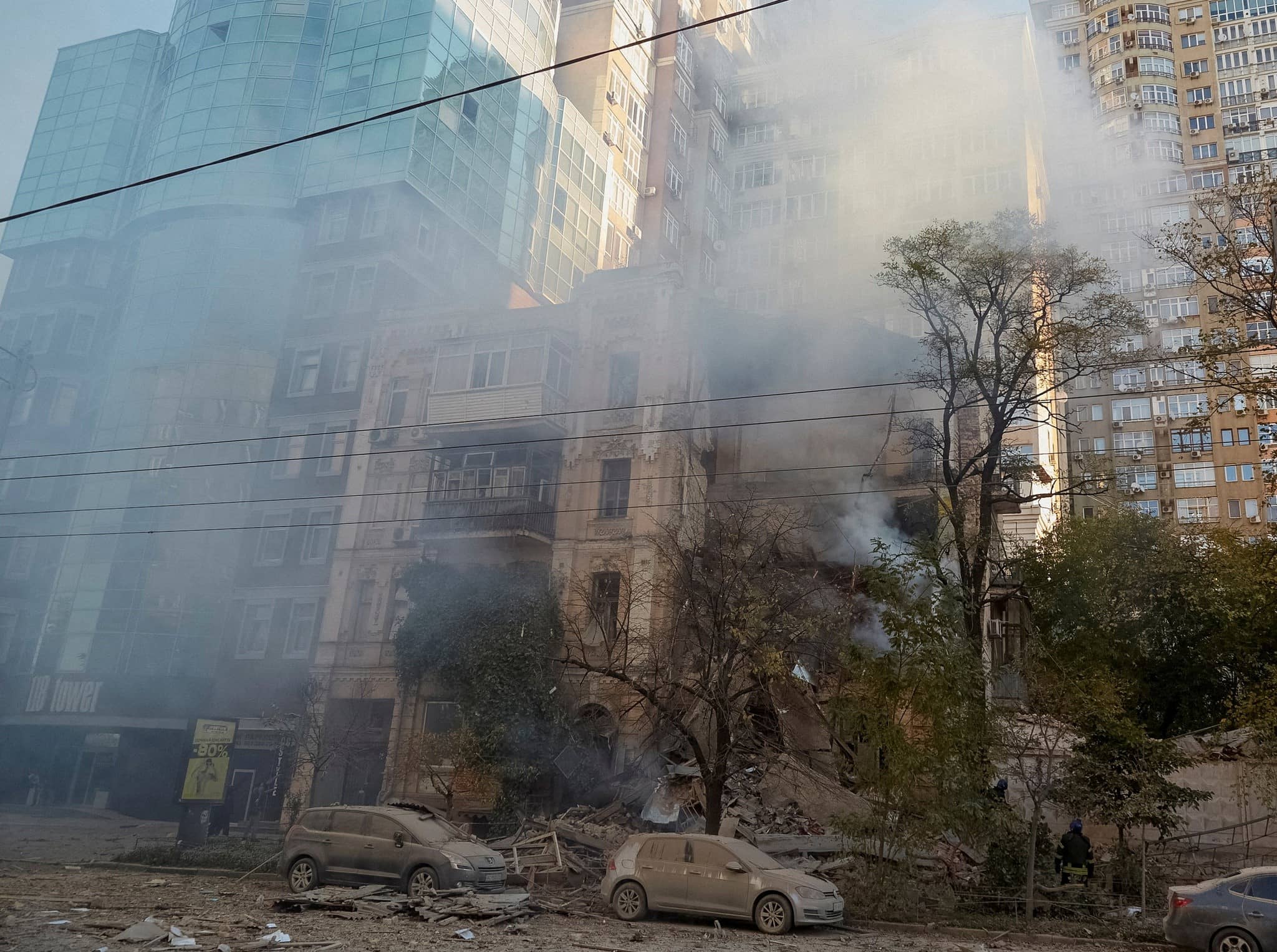 Prédio residencial atingido por drone kamikaze em Kiev