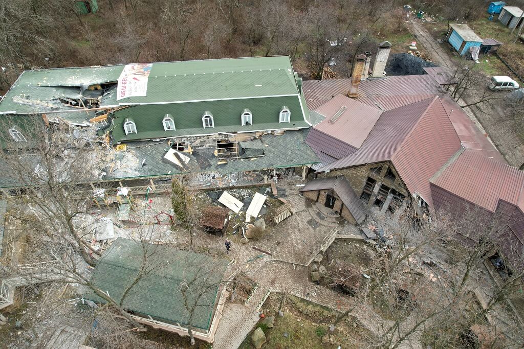 Destruição após bombardeamentos contra Donetsk