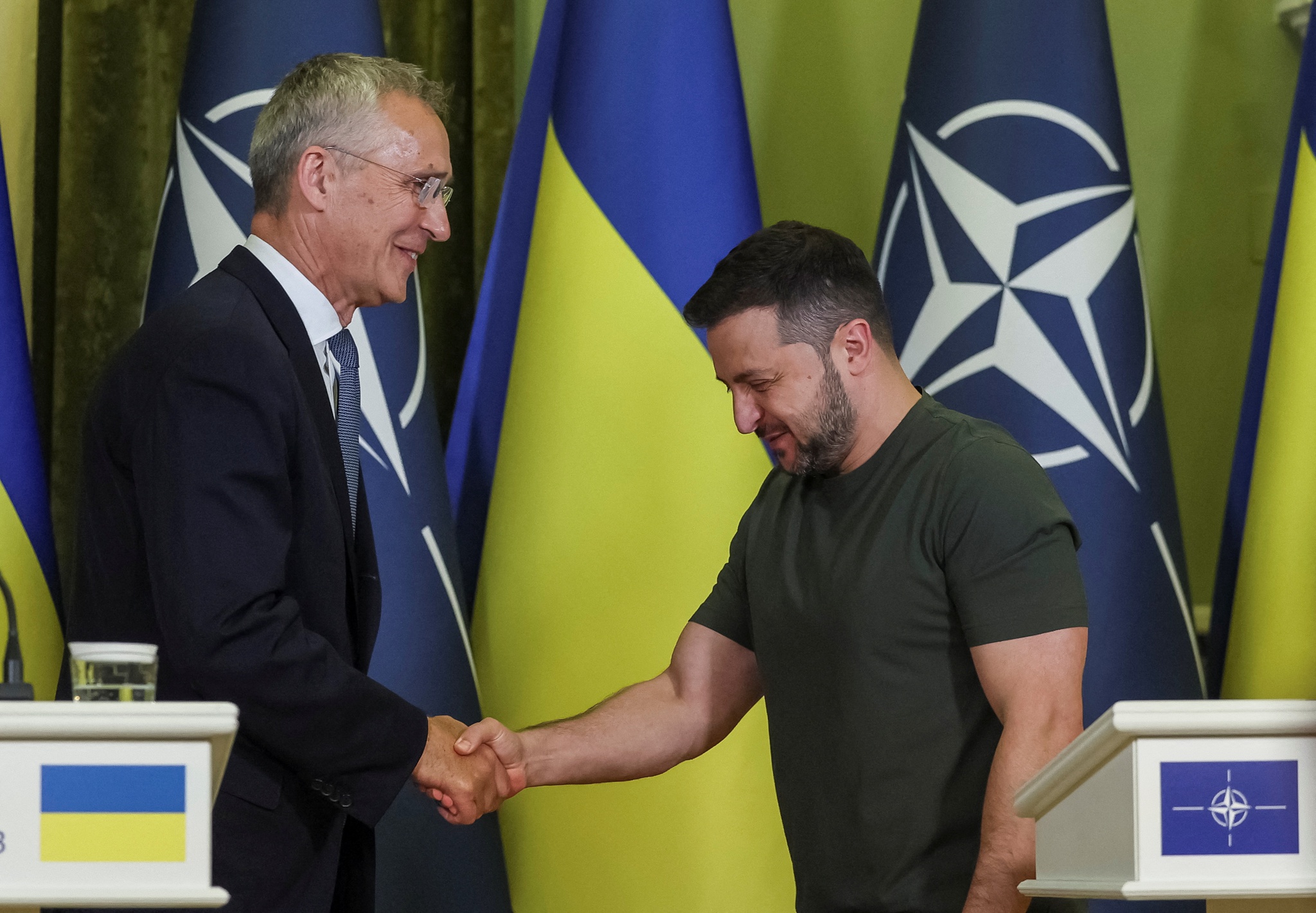 Jens Stoltenberg foi recebido em Kiev por Volodymyr Zelensky 