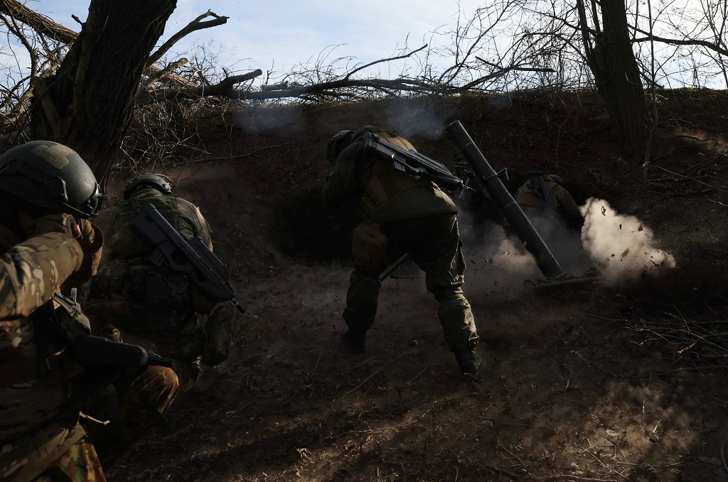 Combates perto de Bakhmut, na província de Donetsk
