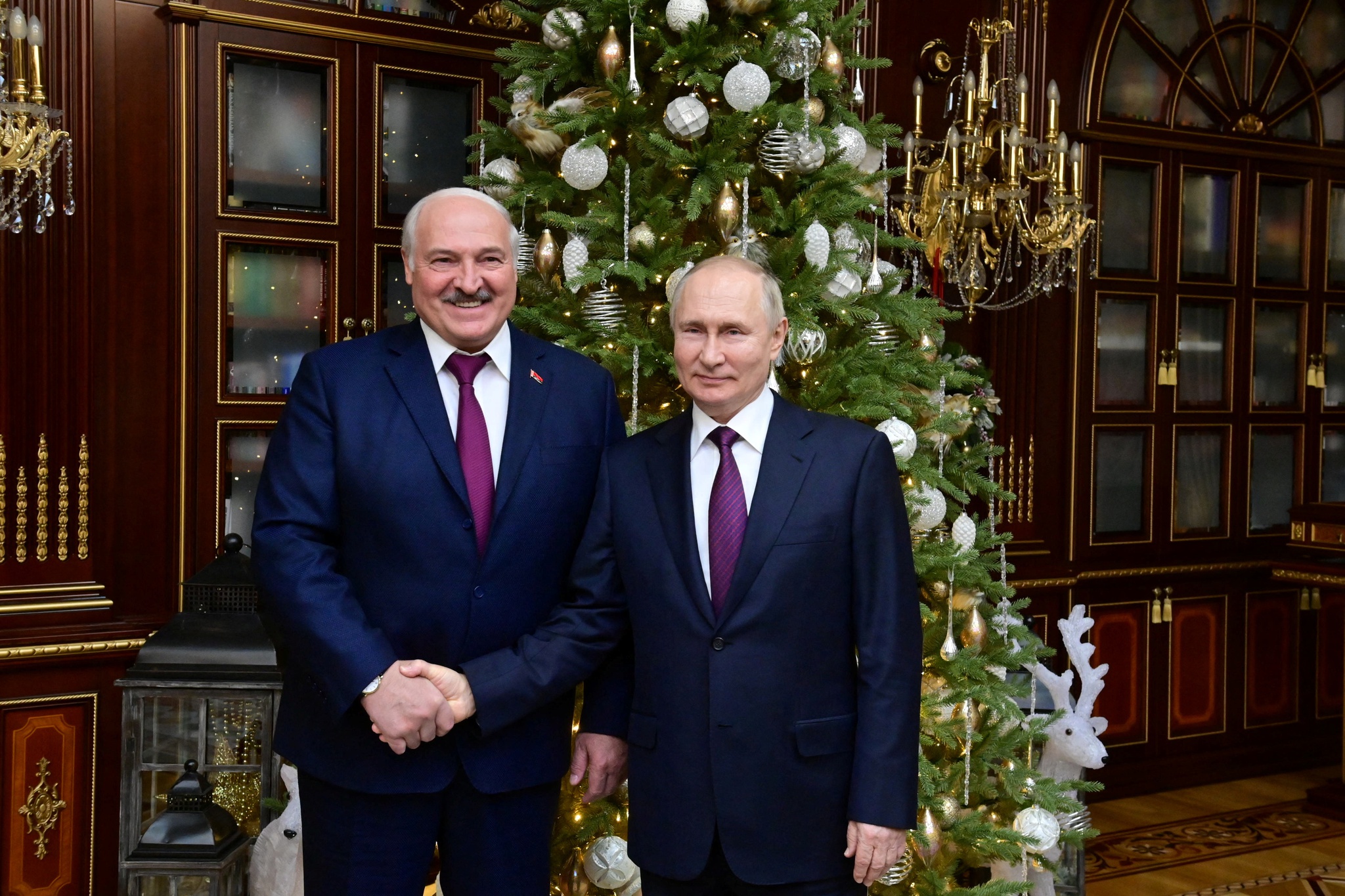 Presidente russo, Vladimir Putin, com o Presidente bielorrusso, Alexander Lukashenko.